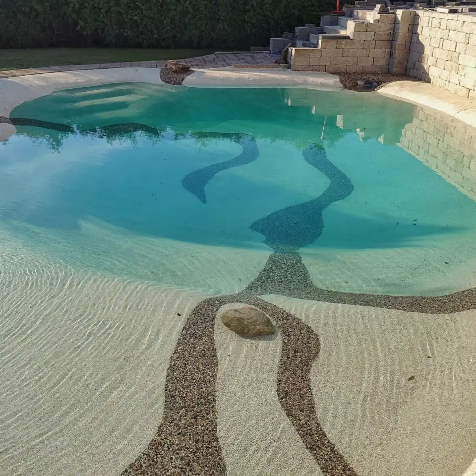 Strandpool mit organischer Lagunenform – BEACHPOOL.DESIGN GmbH